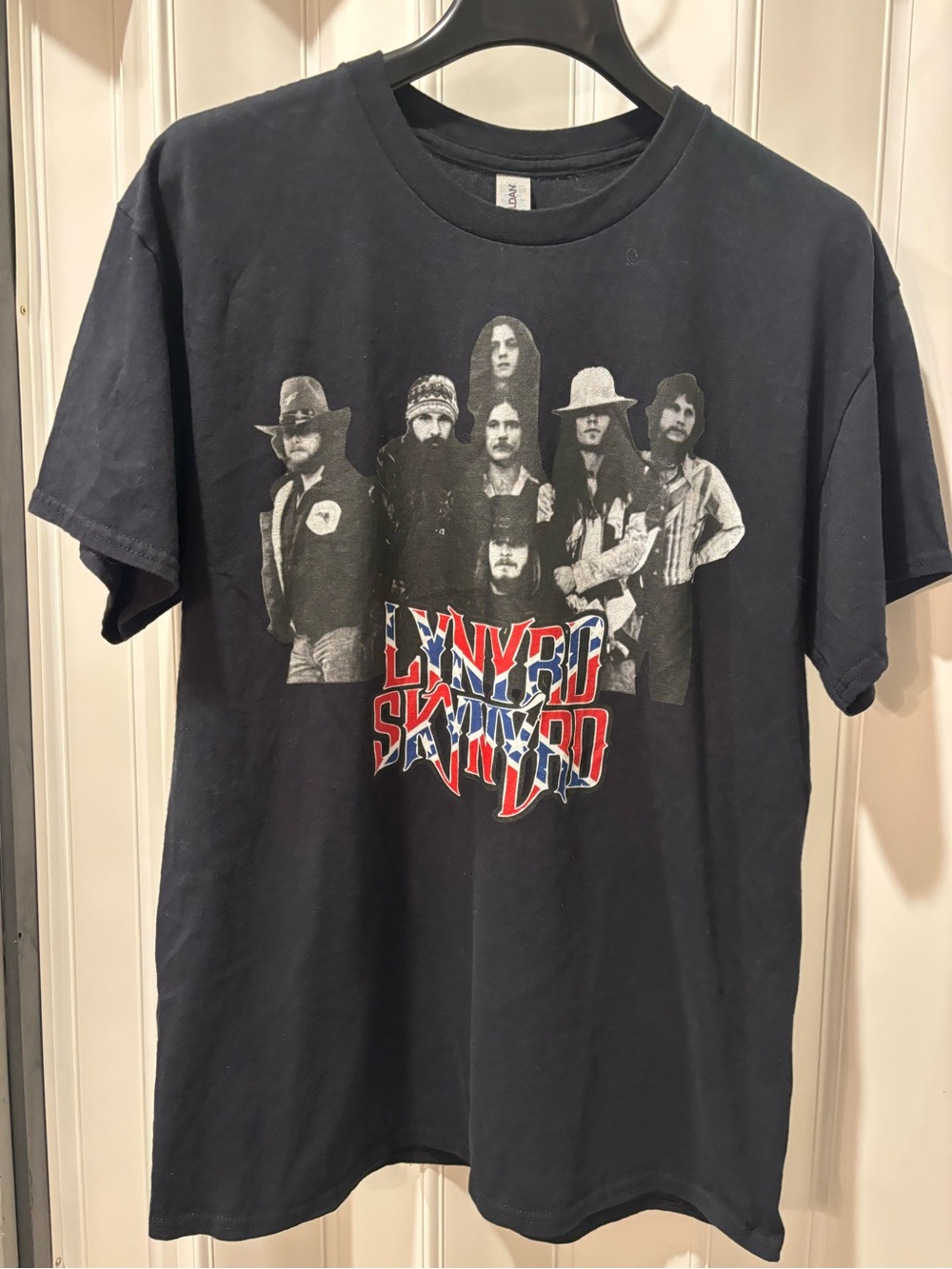 Gildan Black Lynyrd Skynyrd Graphic Tee with Red and Blue Logo Size Large